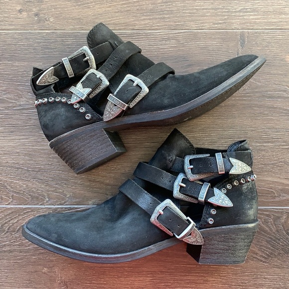 Dolce Vita Shoes - Dolce Vita Spur boho black suede ankle booties 3 straps silver tone buckles 8
